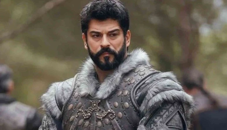 سلوك بوراك أوزجيفيت مع شابة روسية يثير الجدل (فيديو)أثار فيديو للنجم التركي بوراك أوزجيفيت جدلا واسعا على شبكات التواصل الاجتماعي، بسبب سلوكه مع