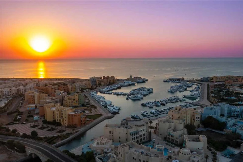 السياحة والآثار ترصد 8 كيانات غير شرعية تزاول الأنشطة البحرية بدون ترخيص قامت وزارة السياحة والآثار، ممثلة في الإدارة المركزية للمنشآت الفندقية