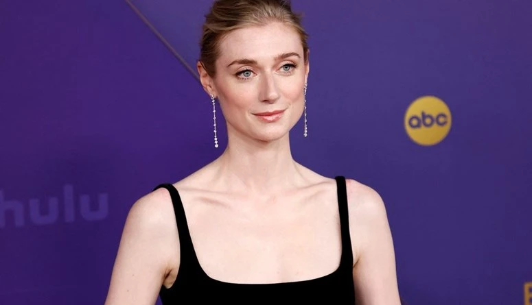 روح الأميرة ديانا ترافق إليزابيث ديبيكي مظهرا وصوتا (صور وفيديو)ليس سهلا تأدية دور الليدي ديانا، استحقاق خرجت منه إليزابيث ديبيكي منتصرة بعدما اختيرت