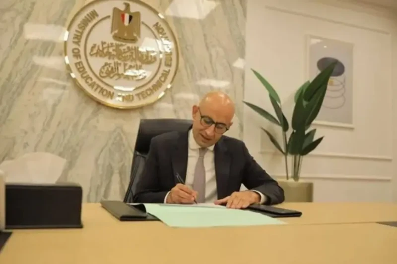 لماذا لم تعرض قرارات وزارة التعليم بشأن نظام الثانوية الجديد على البرلمان؟ ردت النائبة حنان حسني على الاستفسارات حول عدم عرض قرارات وزارة التربية والتعليم الأخيرة بشأن نظام الثانوي