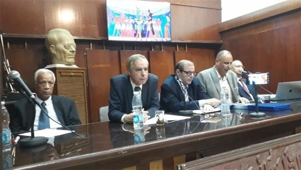 فصل الآثار عن السياحة.. أبرز توصيات مؤتمر الهوية والتراث في عالم متغيراجتمعت اليوم الأربعاء، اللجنة المشكلة من كبار العلماء المتخصصين فى الآثار والتاريخ المشاركين فى المؤتمر السنوى