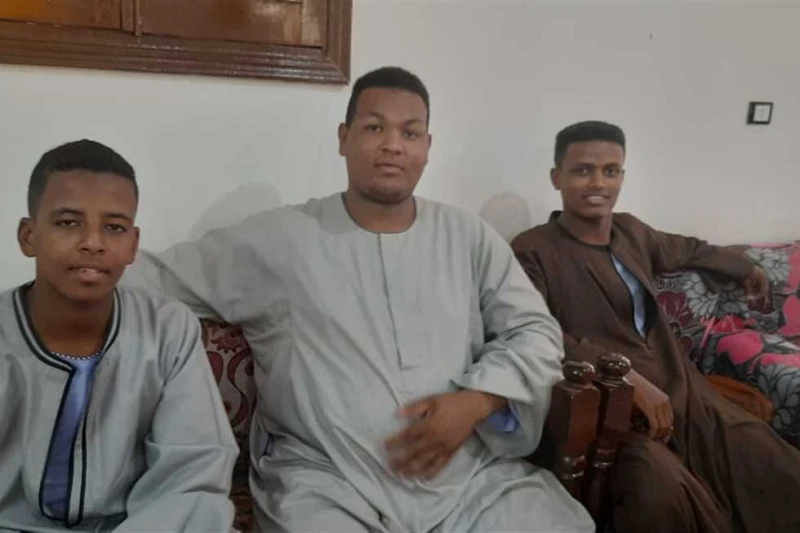 أول مشجع لفريق بيراميدز من أسوان.. فريق جيد لكن ينقصه جمهور محمد دعبس ابن قرية بنبان أول مشجع لفريق بيراميدز في محافظة أسوان، وأحد أشهر المشجعين على الساحة الرياضية بعد أن تواجد مش