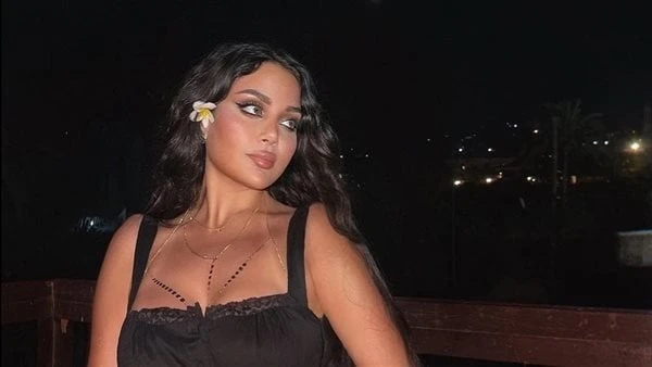 جرأة وأنوثة.. ابنة هيفاء وهبي تسحر العيون في أحدث إطلالاتهاشاركت زينب فياض ابنة اللبنانية هيفاء وهبي، جمهورها أحدث جلسة تصوير لها عبر حسابها الشخصي