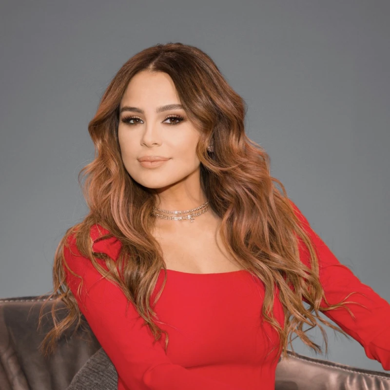 ماذا كشفت كارول سماحة عن ألبومها الجديد؟ افاق عربية - كشفت النجمة اللبنانية كارول سماحة عن صورة غلاف ألبومها الجديد الذي يضم 14 أغنية، هي: غنوا