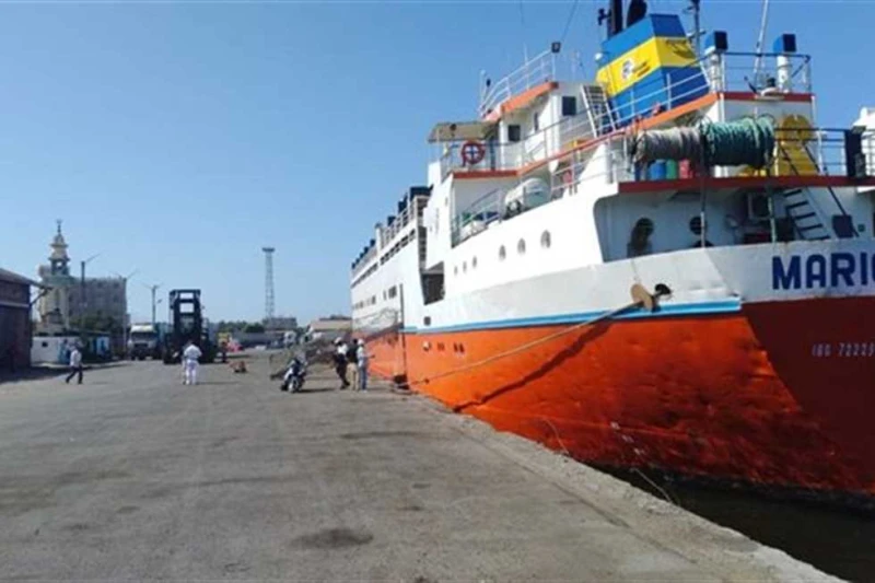 تداول 9 آلاف طن بضائع عامة ومتنوعة بموانئ البحر الأحمر أعلن المركز الإعلامي لهيئة موانئ البحر الأحمر، أن إجمالي عدد السفن المتواجدة على أرصفة موانئ الهيئة 10 سفن، وتم تداول 9000 طن