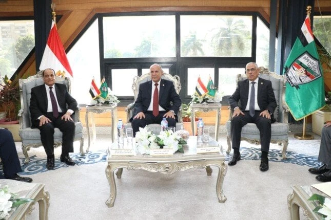 النائب العام يزور رئيس هيئة قضايا الدولة لتهنئته بتولي منصبه النائب العام يزور رئيس هيئة قضايا الدولةأنور محمودأجرى النائب العام المستشار محمد شوقي،