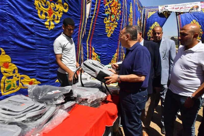 داعيا المجتمع المدني المشاركة مع الدولة.. محافظ أسيوط يتفقد أهلا مدارس بديروط تفقد اللواء دكتور هشام أبوالنصر محافظ أسيوط معرض أهلا مدارس للمستلزمات المدرسية بمجمع المدارس بالإدارة