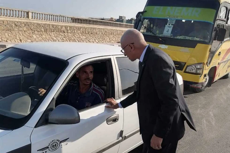 محافظ شمال سيناء يتفقد أعمال المطبات بشارع الفاتح بحي المساعيد في العريش تفقد اللواء دكتور خالد مجاور، محافظ شمال سيناء، اليوم الثلاثاء، أعمال