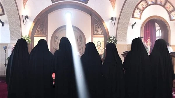بعد رسامة 7 جدد.. من هن الراهبات النساء في الأديرة المسيحية القبطية؟بالتزامن مع رسم البابا تواضروس راهبات جدد بدير العذارى الحكيمات بطريق الإسماعيلية، يسأل عدد كبير من هن الراهبات 
