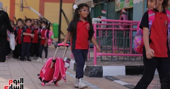 مع العودة إلى المدارس، يحرص الكثير من الآباء على تحديد التزامات مع الأبناء لتحقيق التفوق الدراسى، وتشمل هذه الالتزامات زيادة الانتباه فى الحصص، الالتزام بالواجبات المنزلية، والاجته