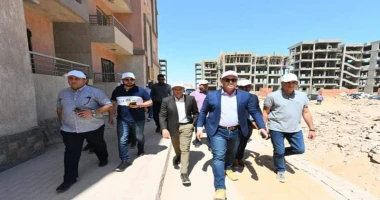 وزير الإسكان يتفقد وحدات المبادرة الرئاسية سكن لكل المصريين. بمدينة أسوان الجديدة متابعة سيد زعزوع تفقد المهندس شريف الشربيني، وزير الإسكان والمرافق