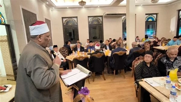 برئاسة شومان.. وفد المنظمة العالمية لخريجي الأزهر يصل ماليزيا ويلتقي وزير الشؤون الدينيةوصل وفد رفيع المستوى، من المنظمة العالمية لخريجي الأزهر، إلى