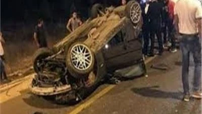 بسبب الفرامل.. سائق نقل يدهس سيارة ملاكي بداخلها أسرة كاملة علي طريق الاوتوستراد كشفت تحريات الأجهزة الأمنية بالقاهرة عن الملابسات الكاملة لمأساة