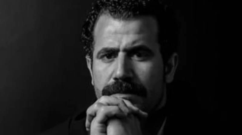 بعد نجاح عمر أفندي.. محمود حافظ: الجمهور يناديني باسمي في المسلسل يعيش الفنان محمود حافظ، حالة من النشاط الفني الكبير، بعد تألقه اللافت في مسلسل عمر أفندي.وأعرب حافظ في تصريحات لاف