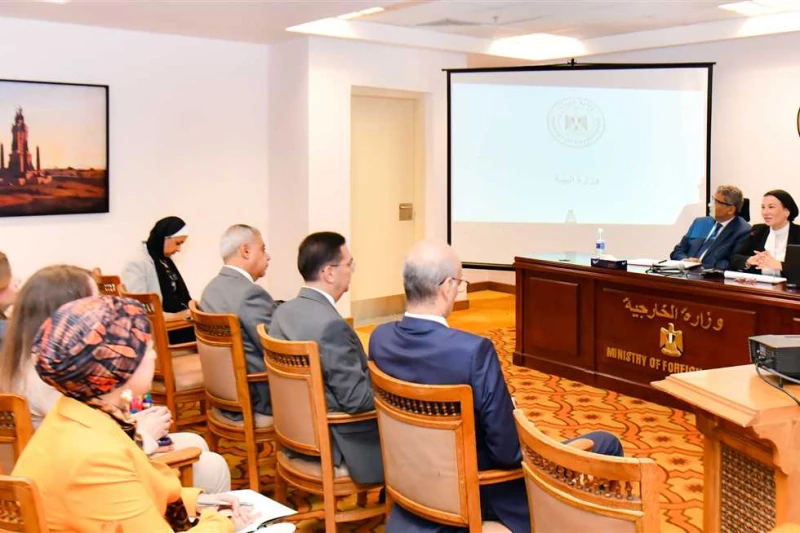 وزيرة البيئة تلتقي بسفراء مصر الجدد قبيل سفرهم لتولي مهام عملهم في الخارج التقت الدكتورة ياسمين فؤاد وزيرة البيئة اليوم الإثنين، بعدد من سفراء مصر الجدد قبيل سفرهم لتولي مهام البعث