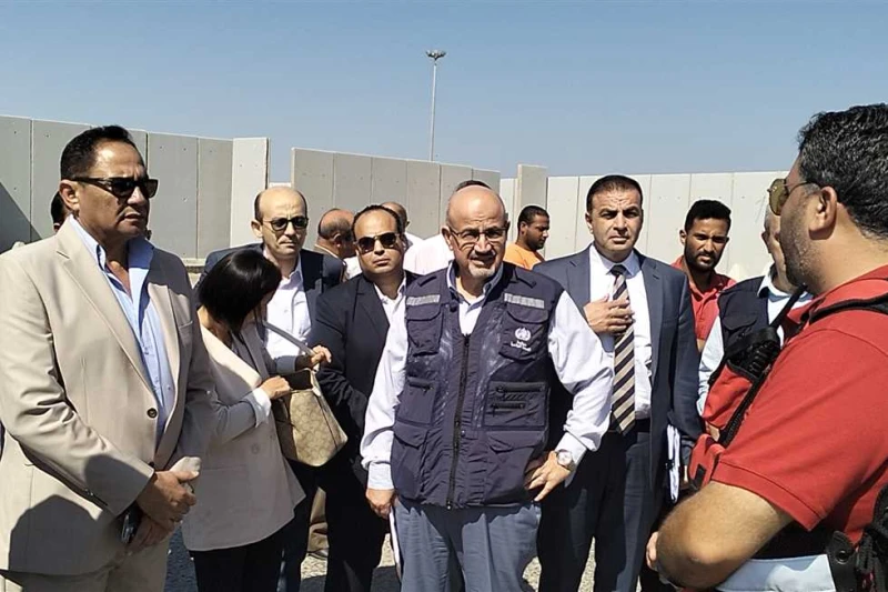 وفد منظمة الصحة العالمية يتفقد نقطة تقديم الخدمات الإنسانية في العريش (صور) تفقد وفد من لجنة الرقابة والاستشارة المستقبلية بمنظمة الصحة العالمية،