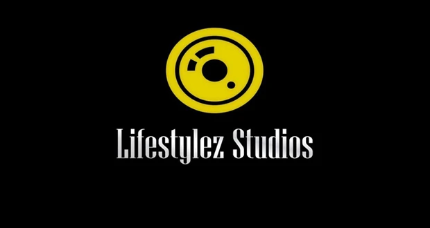 اخبار الفن: عرض زواج في أروقة لايف ستايلز ستوديوز متابعة بتجرد: تقدمت الفنانة لميس بعرض مفاجئ من أحد القائمين على شركة لايف ستايلز ستوديوز، إذ تلقى رسالة منها عنوانها تزوجني، وحين 