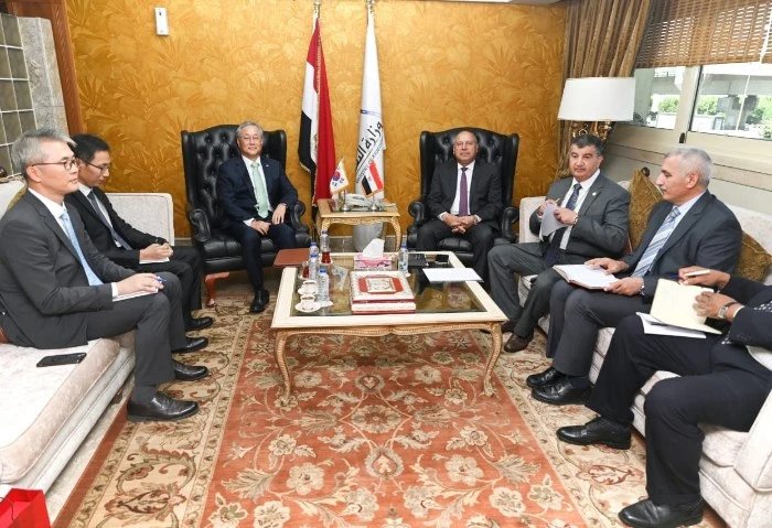 وزير النقل يبحث مع سفير كوريا الجنوبية زيادة الاستثمارات وتوطين صناعة قطارات المترو استقبل الفريق مهندس كامل الوزير نائب رئيس مجلس الوزراء للتنمية