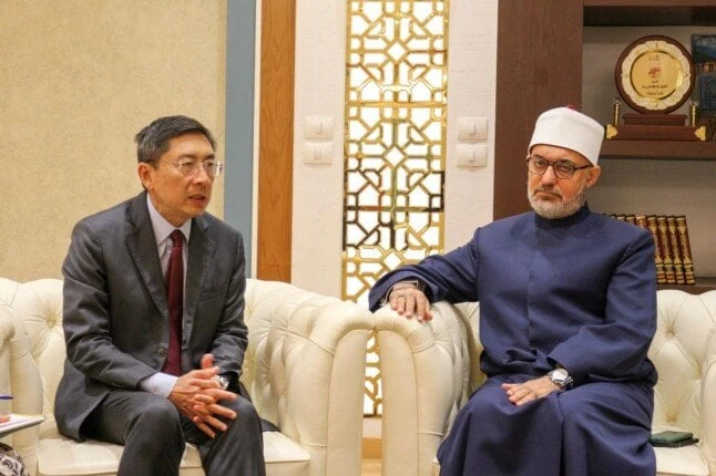 مفتي الجمهورية يبحث مع سفير سنغافورة تعزيز التعاوناستقبل الدكتور نظير عياد مفتي الجمهورية، رئيس الأمانة العامة لدور وهيئات الإفتاء في العالم، اليوم