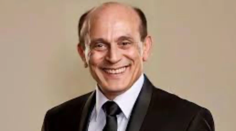 محمد صبحي: فكرة الانتماء للوطن شغلاني من أيام ونيس كشف الفنان محمد صبحي، عن تفاصيل مسرحيته فارس يكشف المستور، مشيرا إلى أنها تعد استكمالا لمسلسل فارس بلا جواد الذي قدمه سابقا.وقال 