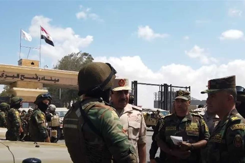 تفاصيل جولة رئيس أركان القوات المسلحة لتفقد إجراءات تأمين الحدود مع غزة (فيديو) تفقد الفريق أحمد خليفة، رئيس أركان حرب القوات المسلحة، إجراءات
