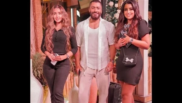 صور جديدة من افتتاح كافيه تامر حسني الجديد شاهدافتتح مساء أمس النجم تامر حسني كافيه جديدا وأطلق عليه اسم آدم وسط حضور عدد كبير من نجوم الفن.وحرص على