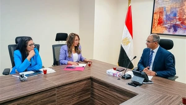 الإسكان والتخطيط تبحثان أفضل آليات التمويل للمشروعات القوميةالتقى الدكتور سيد إسماعيل، نائب وزير الإسكان والمرافق والمجتمعات العمرانية، المهندسة نهاد مرسي، والدكتورة غدير حجازي، وا