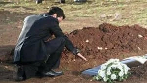 أعمال يصل ثوابها للأب المتوفى.. احذر 5 أفعال تحرمه الراحة في قبرهلاشك أن كل ابن بار يبحث عن أعمال يصل ثوابها للأب المتوفي في قبره، حيث يدرك أن علاقة