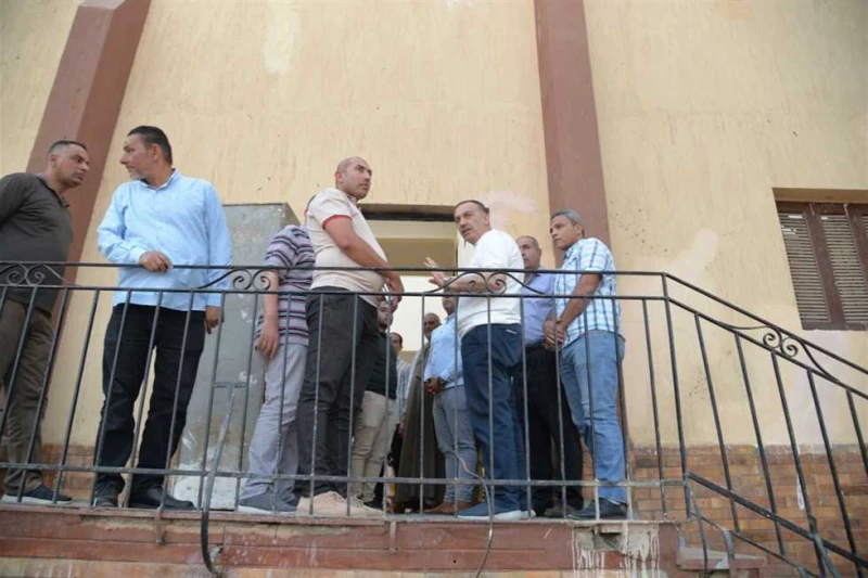 للاطمئنان على سير العمل.. محافظ أسيوط يتفقد مركز شباب المندرة في منفلوط تفقد اللواء دكتور هشام أبوالنصر محافظ أسيوط اليوم الإثنين، مركز شباب المندرة قبلي بمنفلوط ضمن جولته التفقدية