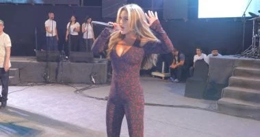 نيكول سابا تشارك جمهور كفر الشيخ أغنية الباب يفوت جمل قبل طرحها تعرف على التالي نيكول سابا تشارك جمهور كفر الشيخ أغنية الباب يفوت جمل قبل طرحها، أحيت