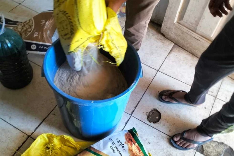 صحة مطروح: إعدام طن ونصف أغذية غير صالحة للاستهلاك الآدمى.. وتحرير 212 محضرا قامت إدارة مراقبة الأغذية اليوم الاثنين، بحملة مكثفة على المنشآت