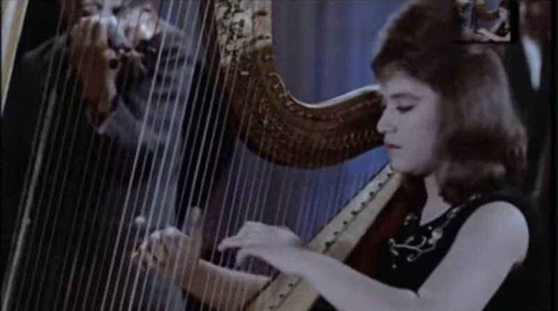 من هي الدكتورة سميرة ميشيل؟ توفيت الدكتورة سميرة ميشيل عازفة آلة الهارب، في الساعات الأولى من صباح اليوم الثلاثاء.تكريم وزير الثقافة سميرة ميشيل هي عازفة آلة الهارب ودكتورة بمعهد ا