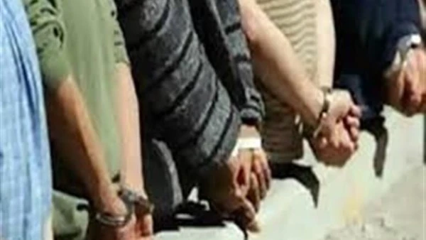 سرقة الفلل بأسلوب أفريقي.. القبض علي تشكيل عصابي لسرقة الأثرياء بأكتوبر تمكنت أجهزة الأمن بالجيزة من القبض على تشكيل عصابي مكون من 5 أشخاص يحملون