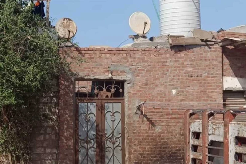 أهالي زرزارة في الروضة.. تفاصيل خطة القضاء علي أكبر المناطق العشوائية بالغردقة تسعي محافظة البحر الأحمر لإخلاء عدد من المنازل التي تعيق تطوير المناطق العشوائية بمنطقة زرزارة بمدينة