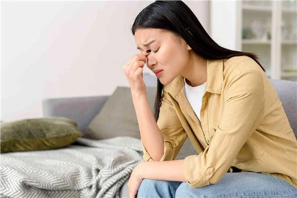 أسباب القلق الليلي.. وطرق فعالة للتغلب عليه متفرقات أسباب القلق الليلي.. وطرق فعالة للتغلب عليه صورة موضوعية يشعر الفرد في الليل بمشاعر القلق أو الخوف أو عدم الارتياح التي تظهر غال