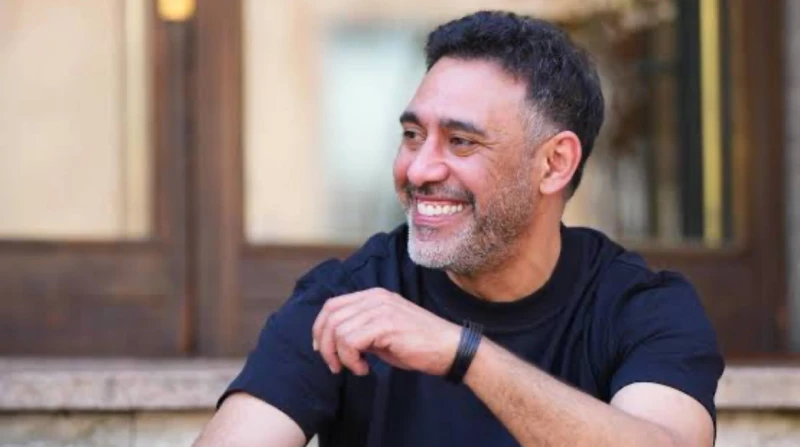 عمرو مصطفى يطرح أغنية جديدة احتفل الفنان عمرو مصطفى، بمرور 25 عاما على انطلاقه في مجال تلحين الأغاني.و بعد 25 من التلحين، مليانة نجاحات وتحديات وحروب، جيه وقت البداية الجديدة ال 25