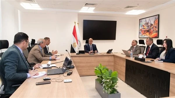 سويلم: سداد 87 مليون جنيه مديونيات القابضة للريعقد الدكتور هانى سويلم وزير الموارد المائية والرى، اجتماعا لمتابعة إجراءات تطوير أداء الشركة القابضة