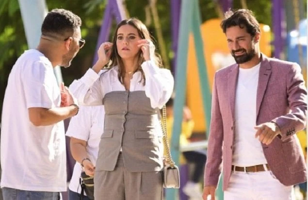 3 حلقات وهتخلص حكايتنا.. ميران عبد الوارث تروج لمسلسل عمر أفندي.. صور تعرف على التالي 3 حلقات وهتخلص حكايتنا.. ميران عبد الوارث تروج ل مسلسل عمر أفندي.. صور، روجت الفنانة ميران عبد