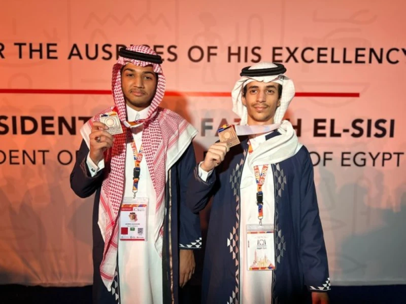 طلاب الشرقية يحققون ميداليتين في أولمبياد المعلوماتية الدولي 2024 الحياة حقق المنتخب السعودي للمعلوماتية إنجازا عالميا جديدا بفوزه بميداليتين برونزيتين في أولمبياد المعلوماتية الدو