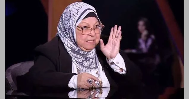 أستاذ بجامعة الأزهر تفتح النار على إلهام شاهين.. والسبب صلاة مخرج (فيديو) لايف ستايل ردت الدكتورة سعاد صالح، أستاذ الفقه المقارن بجامعة الأزهر، على