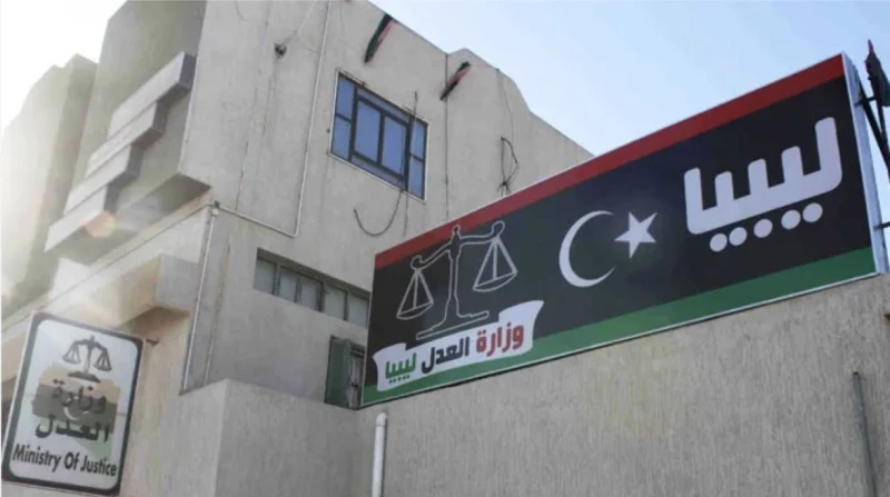 مصري بجنسية مزورة في منصب مهم بليبيا.. سقط برشوة سقط مصري في قبضة الشرطة الليبية بعد سنوات من شغل منصب حكومي مهم، تمكن من الحصول عليه بموجب أوراق