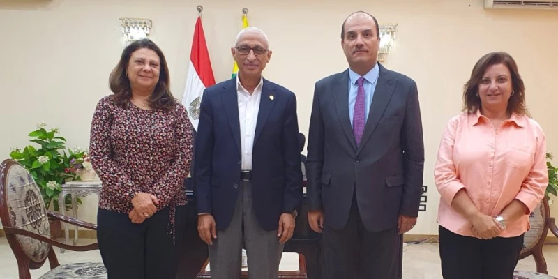 رئيس جامعة العريش يستقبل وفد الأعلى للجامعات الخاص بإنشاء مركز التطوير المهنى والتاهيل لسوق العمل ناس وخدمات استقبل الدكتور حسن الدمرداش، رئيس جامعة