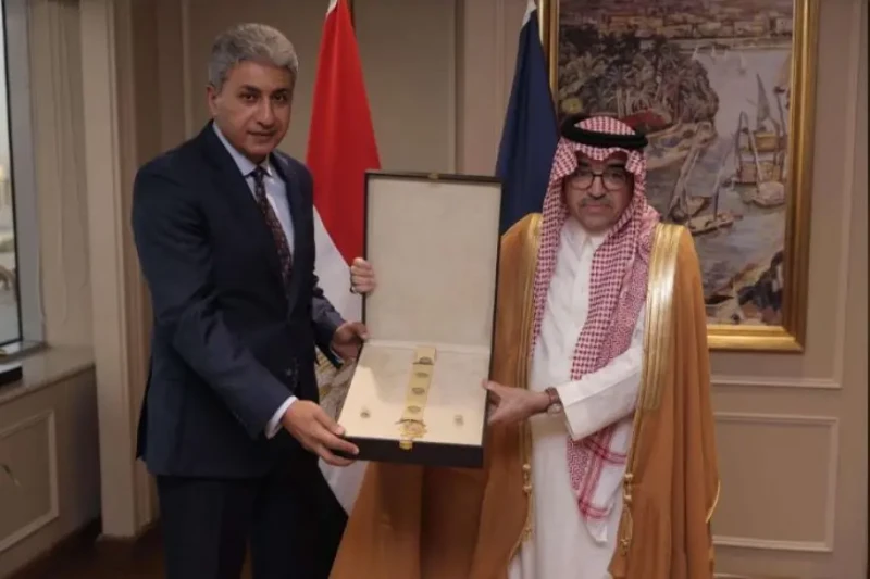 وزير السياحة يبحث مع رئيس المنظمة العربية للسياحة تعزيز التعاون المشترك استقبل وزير السياحة والآثار، شريف فتحي، وفدا رفيع المستوى بمقر الوزارة