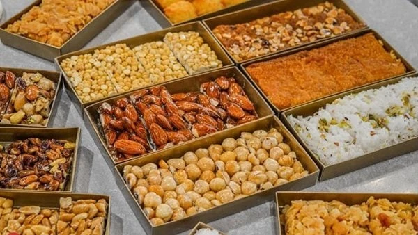 سودانية وسمسمية .. طريقة غير مكلفة لعلف حلوى المولد يستعد المسلمين للاحتفال بمولد النبي ولذلك نقدم لكي طريقة عمل حلوى المولد النبوي الشريف طريقة عمل السودانية (الفولية) السمسمية ال