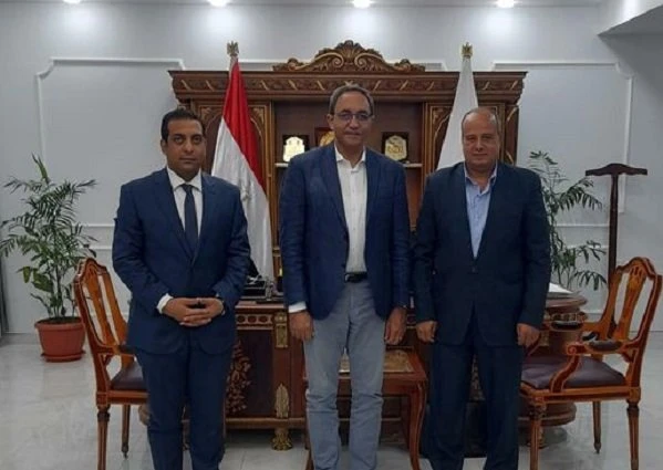 محافظ قنا يستقبل رئيس مهرجان مسرح الجنوباستقبل الدكتور خالد عبد الحليم، محافظ قنا، الناقد الفنى هيثم الهوارى رئيس اتحاد المسرحيين الأفارقة، رئيس