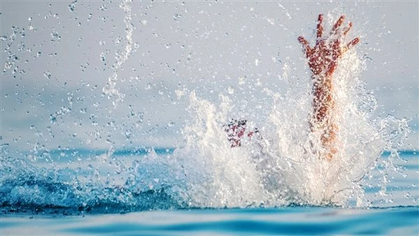 إصابة 5 عاملات بالاختناق بحمام سباحة إحدي المدارس في الشيخ زايد أصيبت 5 عاملات نظافة بالاختناق داخل حمام سباحة إحدي المدارس بمنطقة الشيخ زايد، وتم