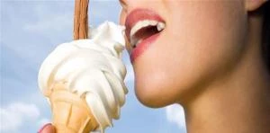 لهذا السبب نشعر بالعطش عند تناول الآيس كريم صحة وجمال وكالات - السوسنةكشفت دراسة نشرت مؤخرا، أن الشعور بالعطش بعد تناول الآيس كريم لا ينجم بشكل