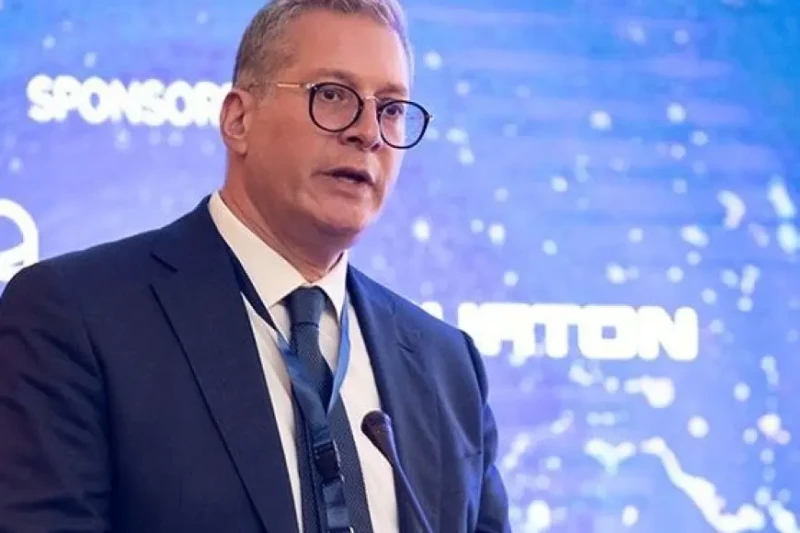 وزير البترول يبحث مع إيني الإيطالية تعزيز خطط التنمية والإنتاج التقى كريم بدوي، وزير البوتاس والثروة المعدنية، بجويدو بروسكو، رئيس تنفيذي لعمليات