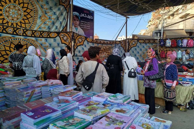 بتخفيضات ما بين 25 و30.. افتتاح معارضأهلا مدارس بدسوق في كفر الشيخ أعلن اللواء دكتور علاء عبدالمعطي، محافظ كفرالشيخ، افتتاح معارض أهلا مدارس بالميدان