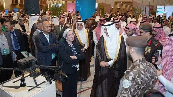 وزيرة البيئة: 1600٪ ارتفاعا بموارد حماية الطبيعة بعد مشاركة القطاع الخاصالتقت الدكتورة ياسمين فؤاد وزيرة البيئة مع الدكتورة رزان مبارك رئيس الاتحاد الدولي لحماية الطبيعة، وذلك على 